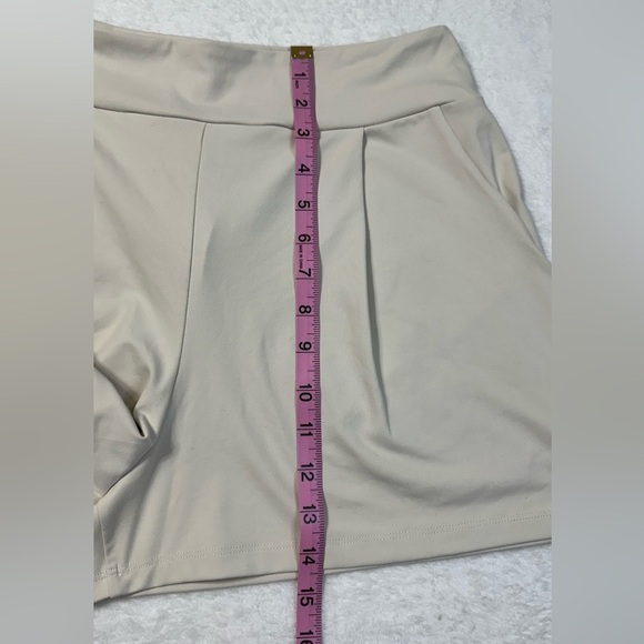 NWT Susana Monaco Pleated Short, Blanched Almond in Size M - Picture 7 of 14